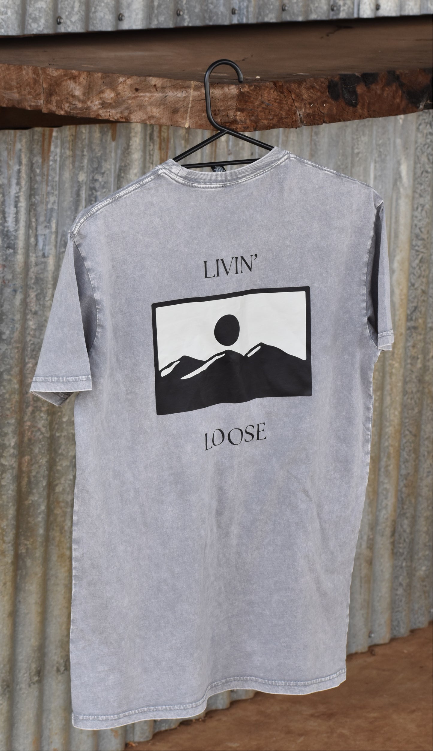 MENS LIVIN LOOSE LOGO TEE
